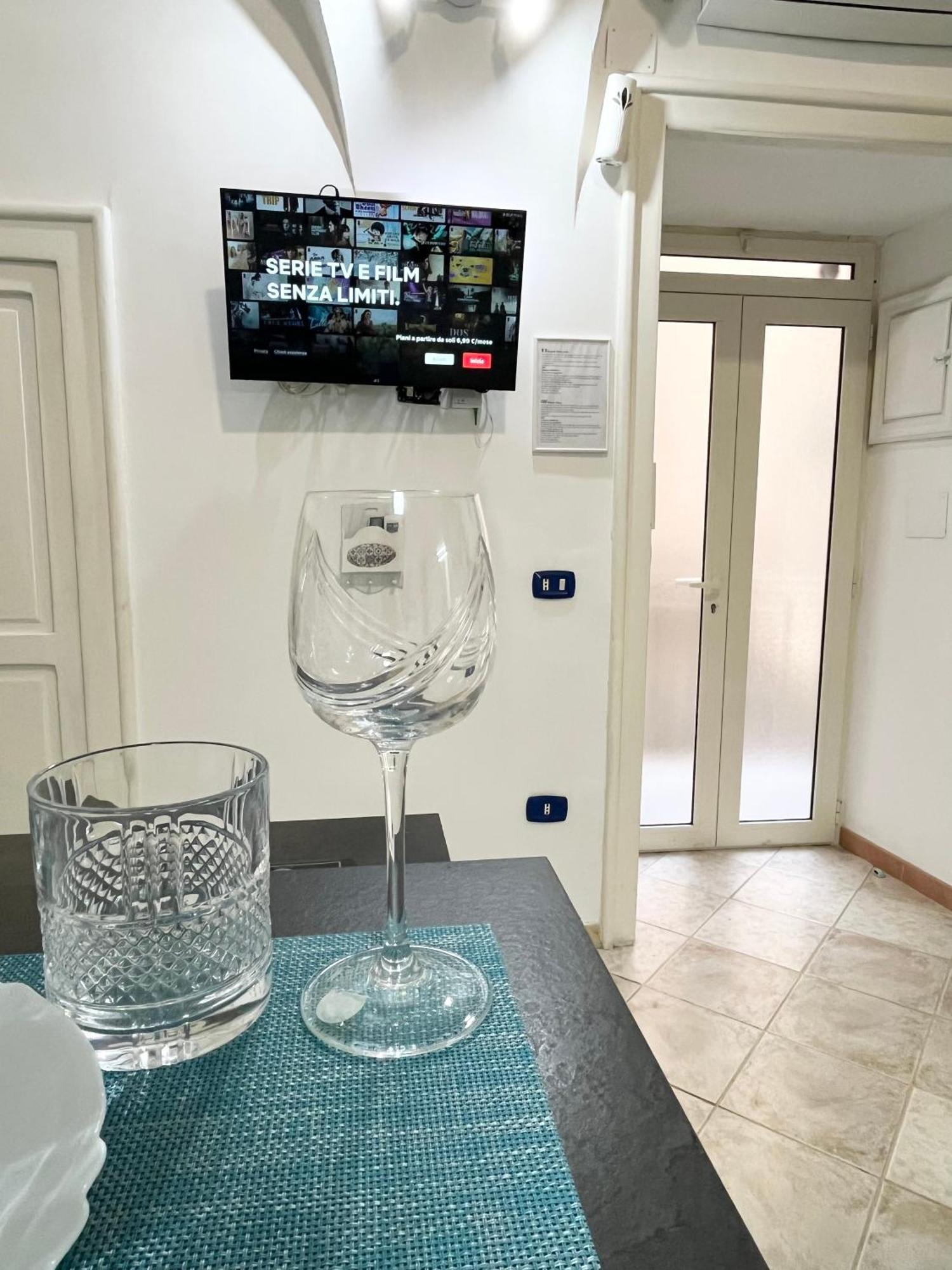 Oikos Guest House نابولي المظهر الخارجي الصورة
